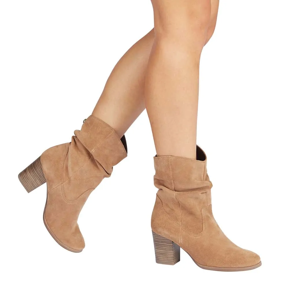 Ecuador Boot in Tan Suede