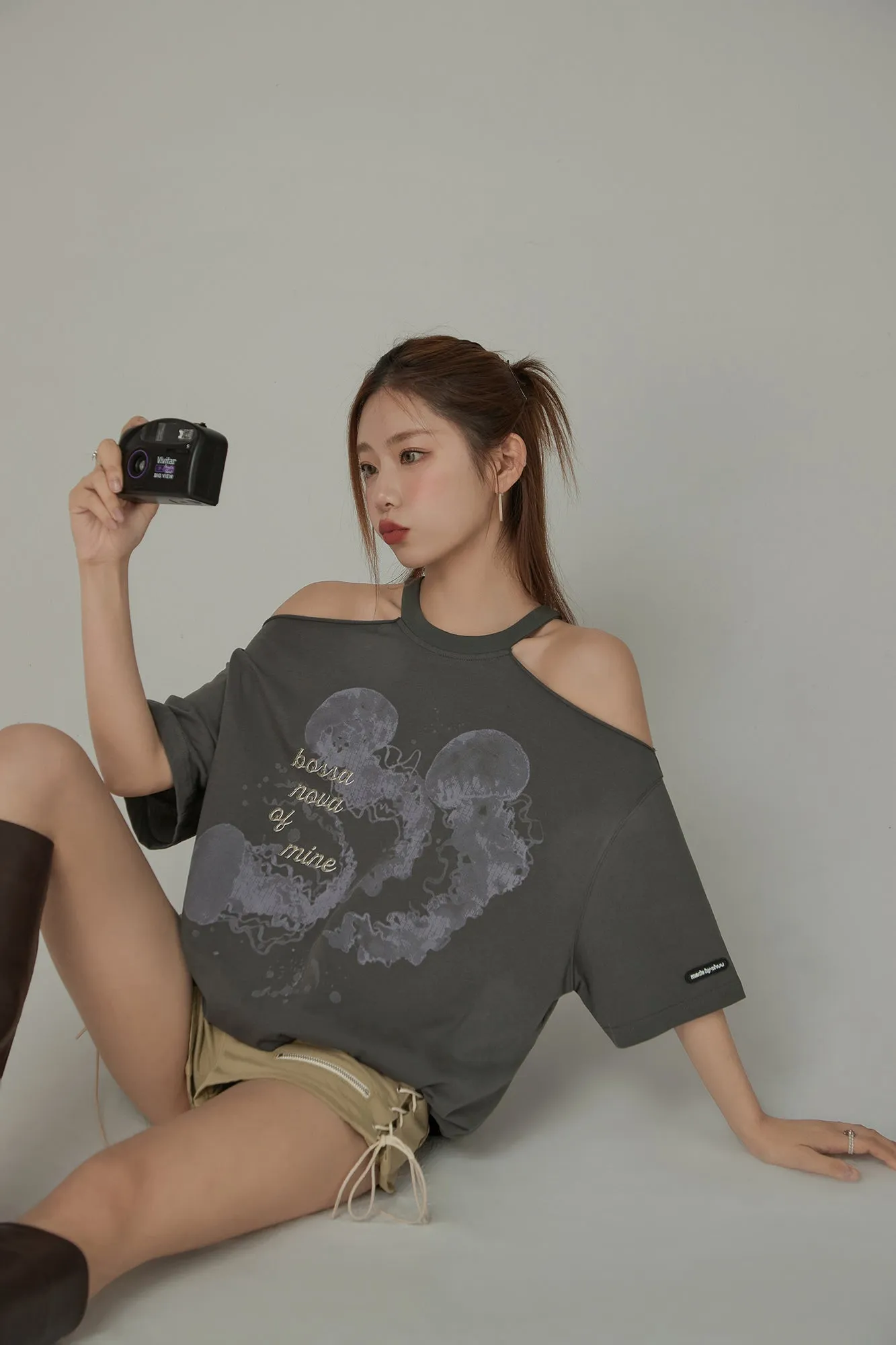 Off-The-Shoulder Jelly Fish Loose-Fitting T-Shirt