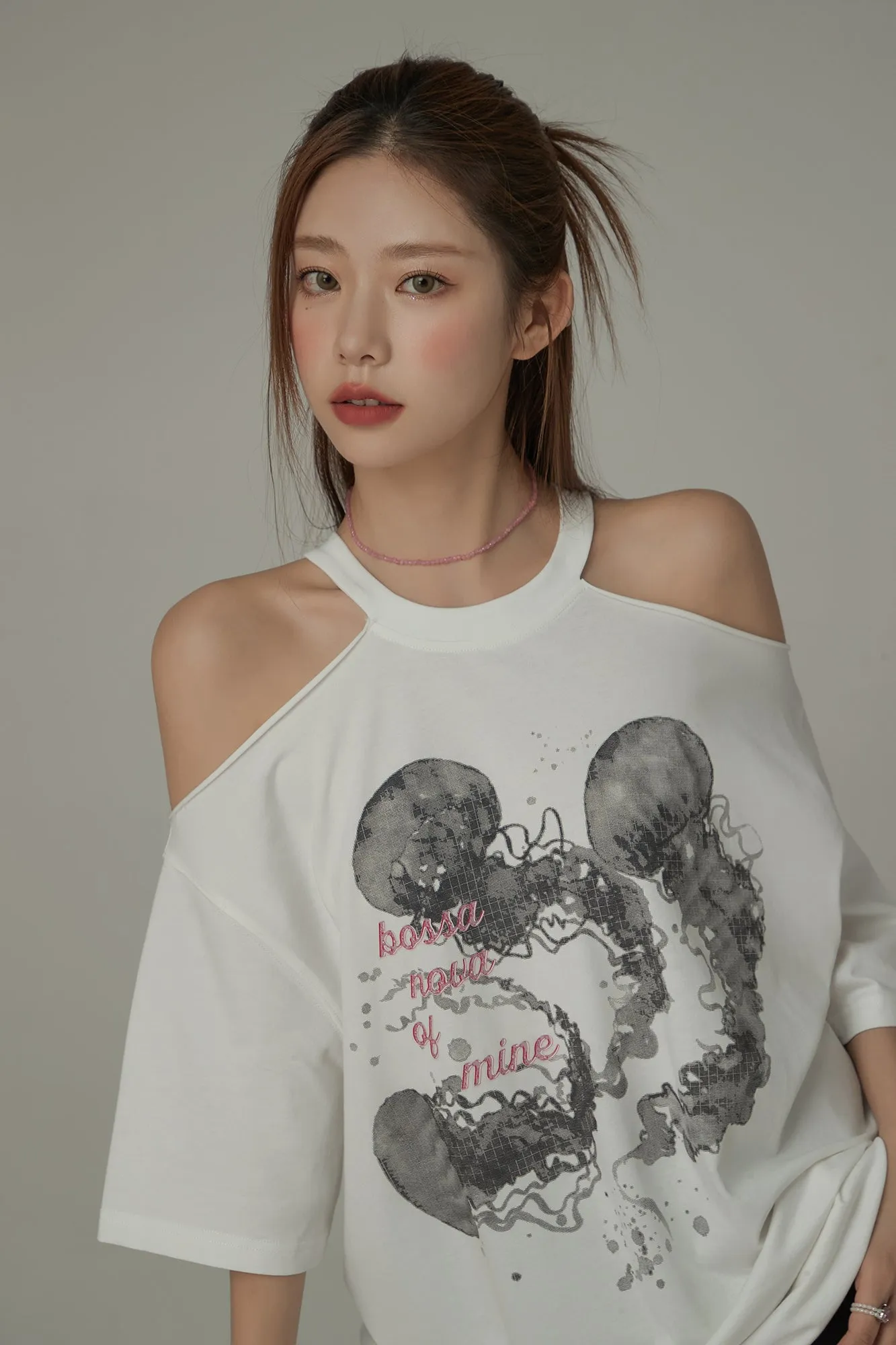 Off-The-Shoulder Jelly Fish Loose-Fitting T-Shirt